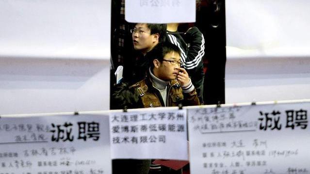 工地|当下打工现状：35岁只能去工地搬砖，50岁菜都卖不了？原因很现实