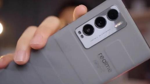 红米手机|真我RealmeGT3曝光！5000mAh+5000万像素，红米压力来了！