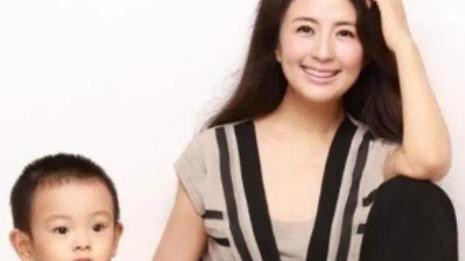 杨童舒|原央视主播杨童舒：老公的身份引发争论，李思思也遭此毒手