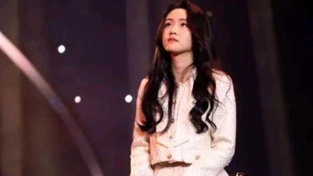 春天花会开|好声音亚军参加《春天花会开》遭遇一轮游，镜头被剪光，太惨了