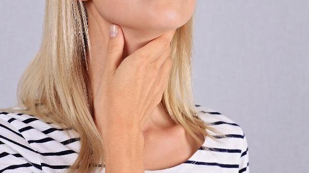 癌细胞|若脖子上出现2个“信号”，可能是病变细胞“不请自来”