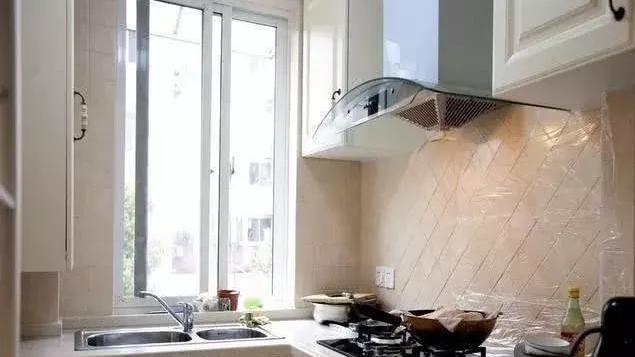 定制橱柜选啥板材好？20年木工肺腑之言：不懂别瞎买！毁房又费钱