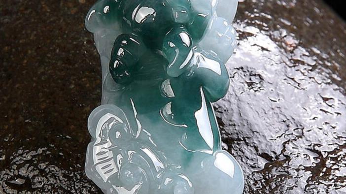 翡翠|有这几样工具，在家就可以轻松鉴别翡翠，不要再花钱请专家鉴赏了