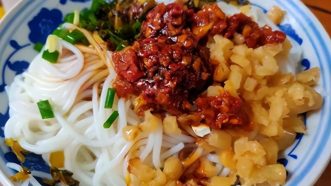 老板娘|小伙对拌粉店老板娘一见倾心，一个月吃60多顿，胖了10斤却很开心