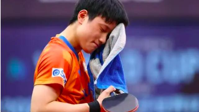 张本智和|日媒叫嚣打倒中国国乒，3小时4主力出局太丢脸，张本智和崩溃痛哭