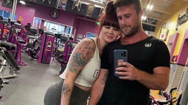 |44岁富婆交往20多岁小鲜肉，每月给9.5万“零花钱”