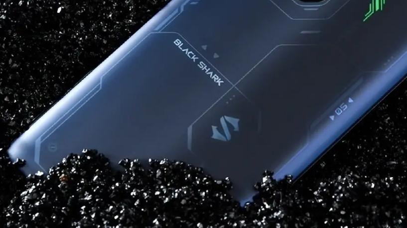 基因|黑鲨5pro外观设计炫酷，延续之前的高配置基因，游戏体验更好