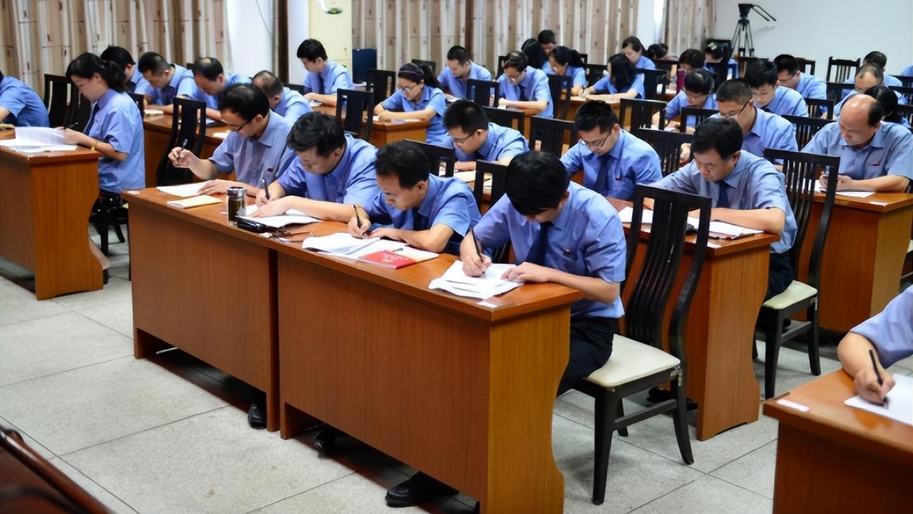 武汉|公务员将不再以“招考”为主？三类大学生获免试资格，看有你吗？