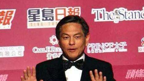 香港|何超琼跟甘比合照，这个站在C位的男人才是“大人物”，他是谁？