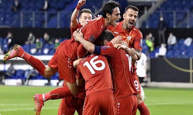 欧洲杯|第92分钟绝杀，1-0！209万人口小国神了，掀翻欧洲杯冠军，举国狂欢