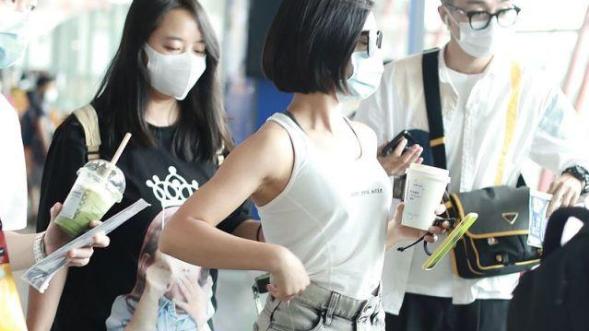 赵奕欢|“北斗七星”的6厘头牛仔裤，最欢乐的赵奕欢，网友：忍不了！