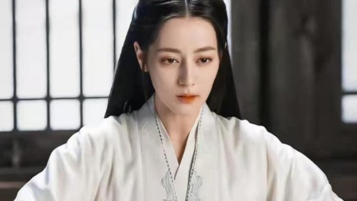 迪丽热巴|《故人归》开播6集，热巴瘦脱相，网友：纪云禾什么时候下线？