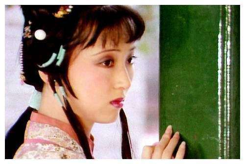 陈晓旭|难怪陈晓旭和胡泽红都是黛玉候选人，这张照片，两人犹如孪生姐妹