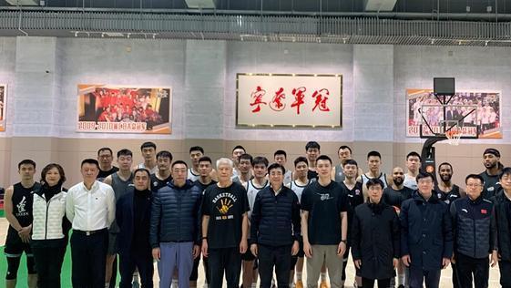 辽宁男篮|韩德君正式归队！辽宁男篮大名单调整，新教练加入，寻找第三外援