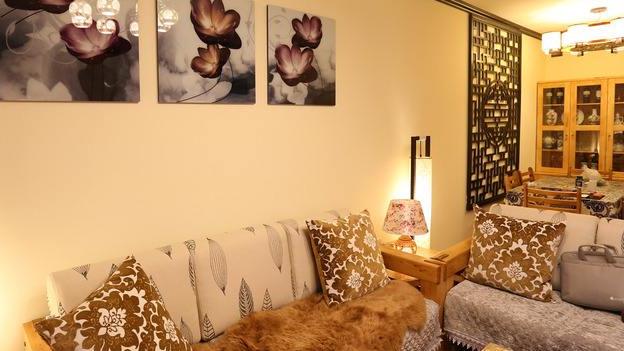 家里沙发这样摆等于自断财路，有钱人都懂，摆错的自觉改正过来