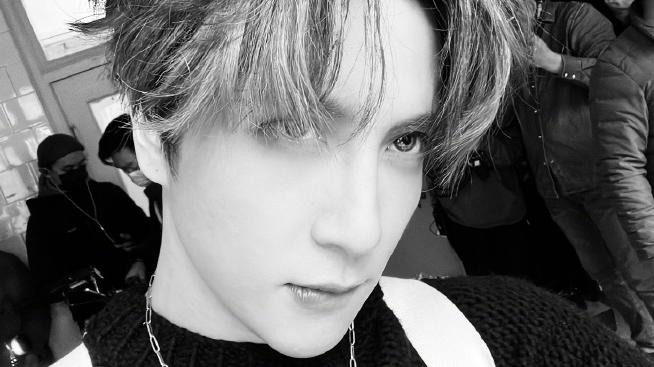 薛之谦|薛之谦外婆去世，他受疫情影响不能送殡，隔空悲痛跪别：孙儿不孝