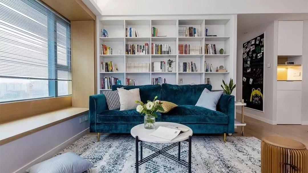 沙发不靠墙，还能靠什么？聪明人都这样做，实用又美观！