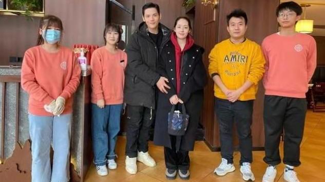 郭碧婷|郭碧婷突然老好多！随老公聚餐不修边幅像大妈，头秃一块没了美感