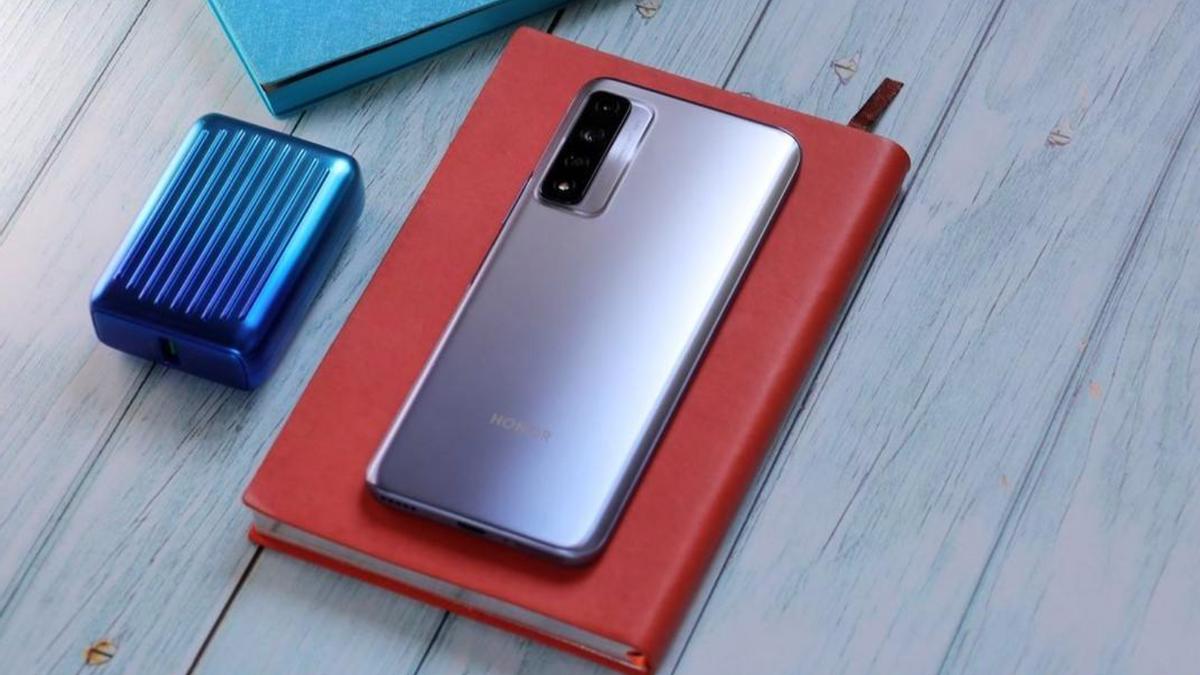 荣耀play|高性价比手机跌至千元以下，超颜值外观加持，仅949元