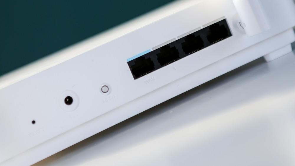 路由器|大面积镂空散热设计 易摆放不占位置