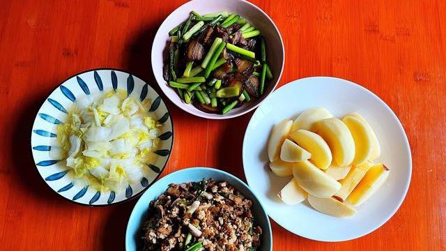 腊肉|南方母子的晚餐，20分钟搞定3道菜，网友：很可口，妥妥的下饭菜