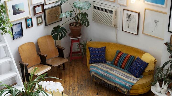 沙发摆放有讲究，最好避开这4个地方，不是迷信，有科学依据！