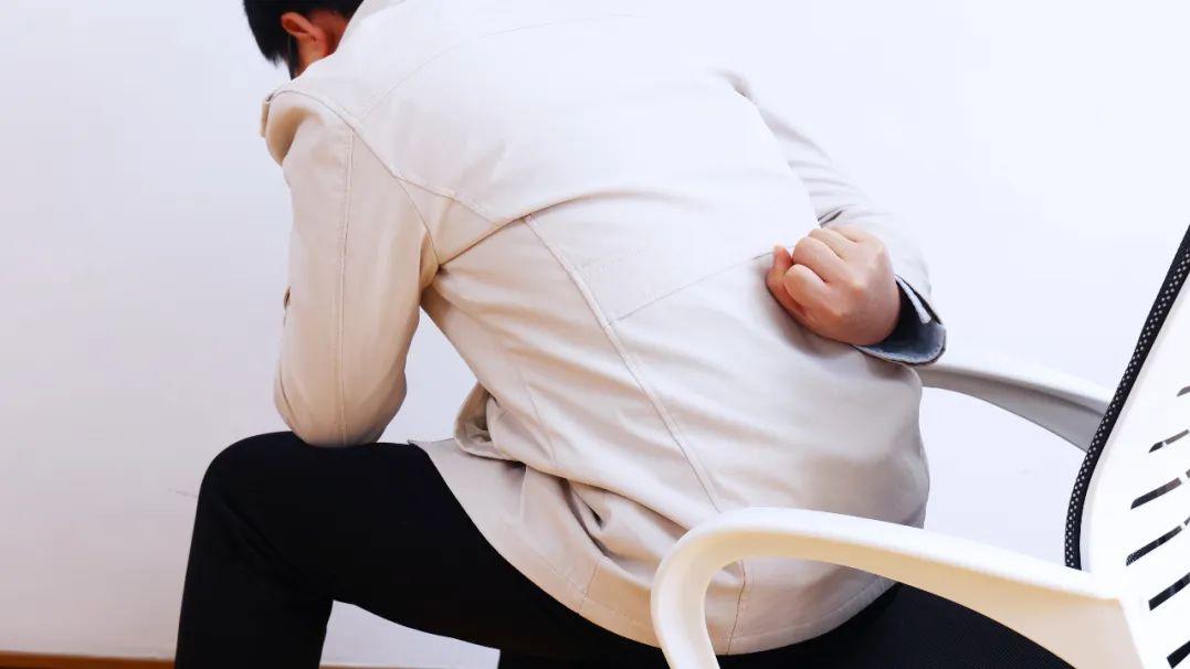 医生|一喝水就尿多是肾脏出问题了吗？医生表示：这或与4个因素有关