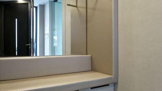 玄关局部地面下挖30公分，收纳柜内嵌地面下，隐形不占地，实用