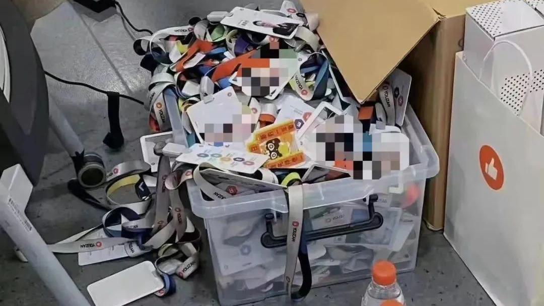 浏览器|工牌堆了一箱子！电商巨头有赞被曝裁员2000人：不赚钱的全裁了