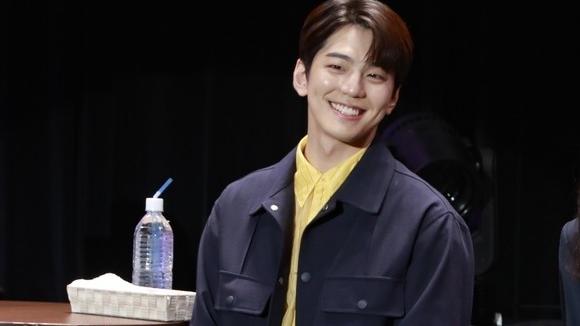 金旻奎|《社内相亲》金旻奎表示安孝燮小1岁却更像哥哥，社内4人金世正和薛仁雅最会聊