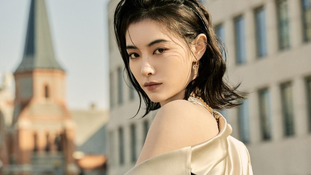 许佳琪|许佳琪新造型又美又帅！连主持人也忍不住问道：“大美女...”