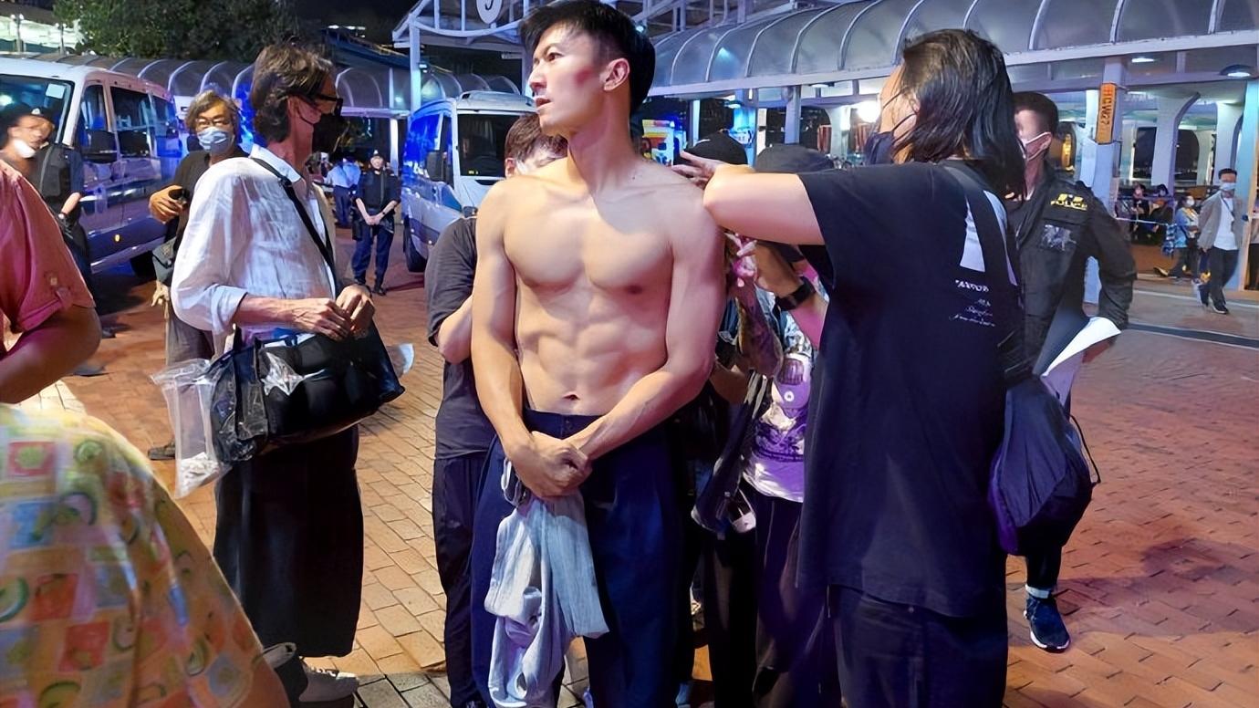 谢霆锋|41岁谢霆锋半裸亮相秀身材，八块腹肌清晰可见，网友：秒杀小鲜肉