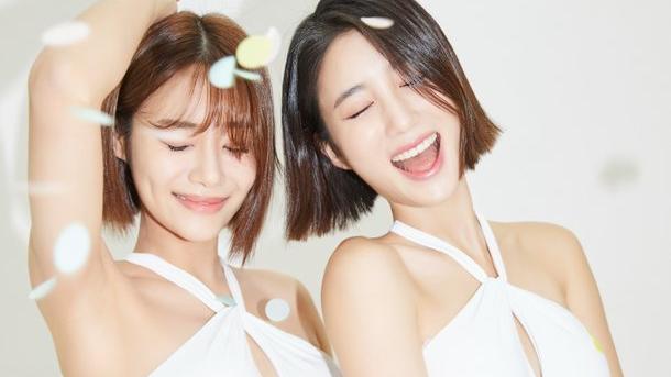 连衣裙 优美的体型，圆润的曲线，智秀与AOA酉奈的泳装，宛如短发姐妹！