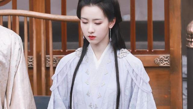 陈都灵|《莲花楼》陈都灵最新饭拍路透，一身紫衣，气质绝了！