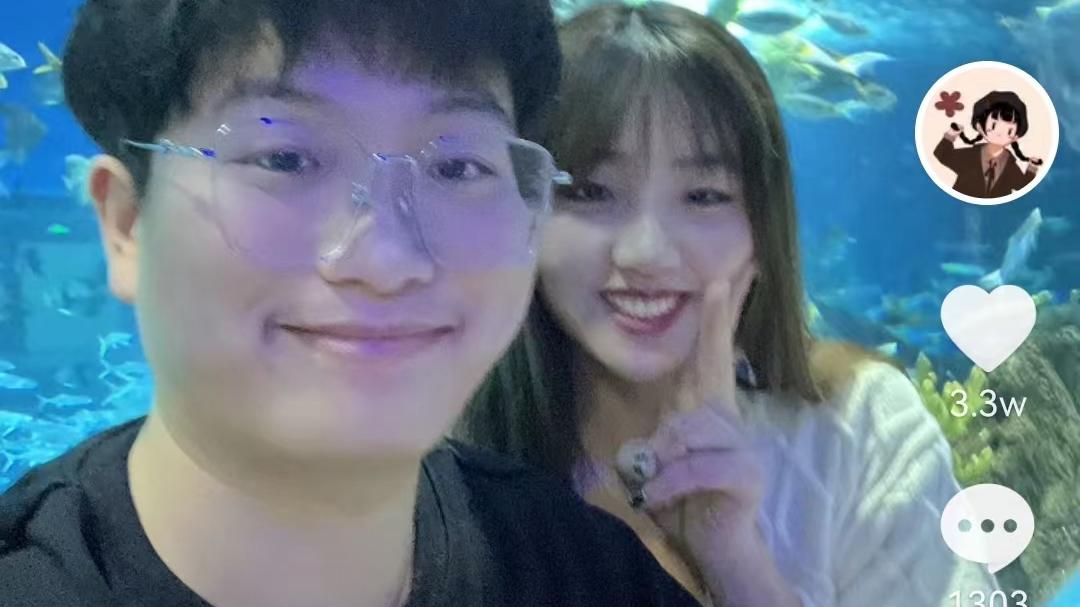 带货|秀恩爱！田静弟媳晒与老公合照超乖巧，田舅舅被质疑没有正经工作