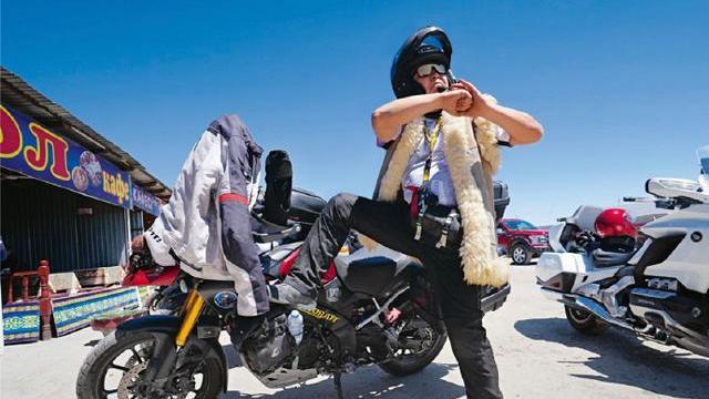 阎鹤祥|德云社阎鹤祥登上杂志，却被配图抢镜，粉丝：壮壮的造型是真酷