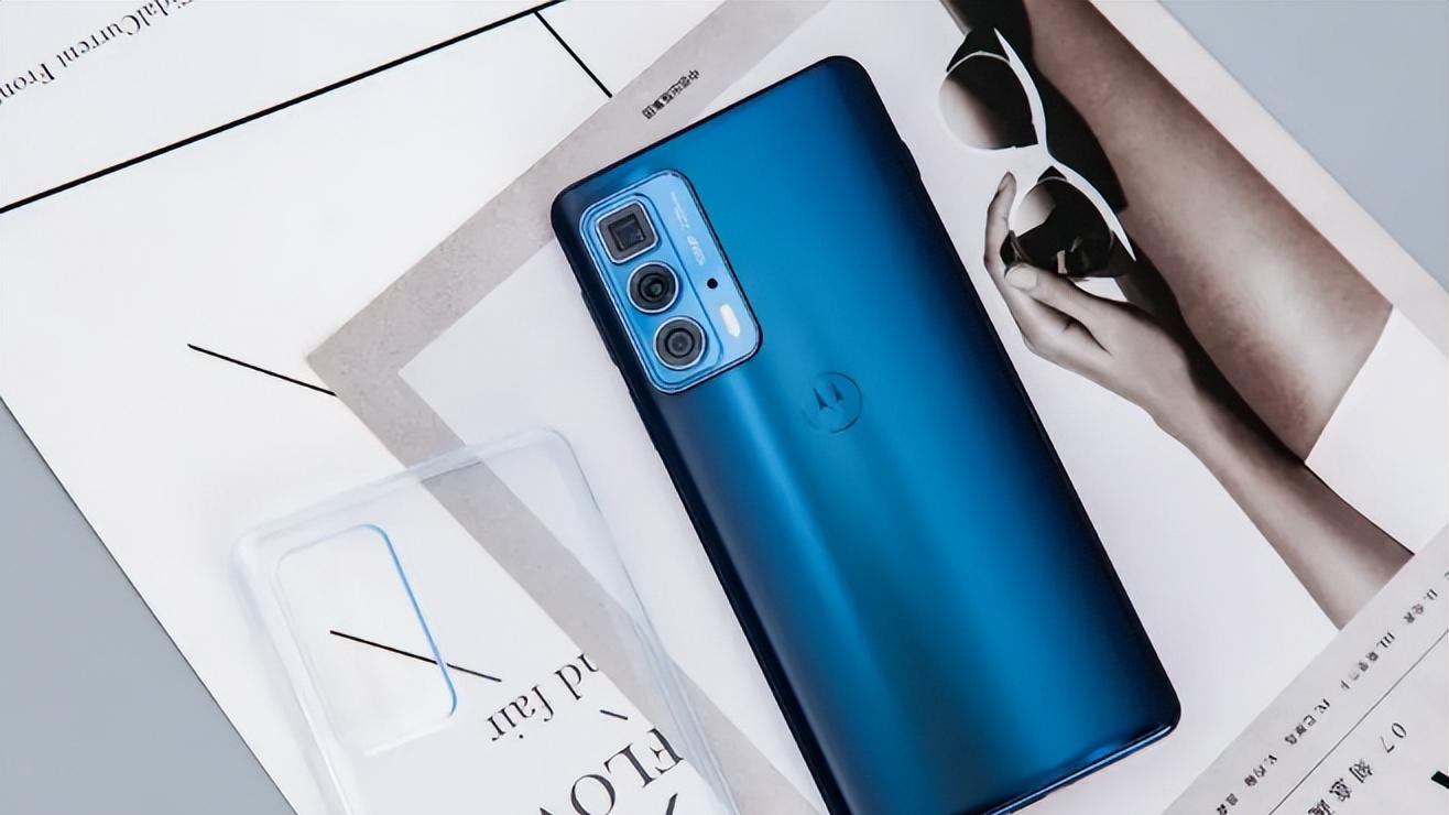 摩托罗拉|12GB+256GB+50X变焦，跌至1799元，现在的千元机这么“卷”吗