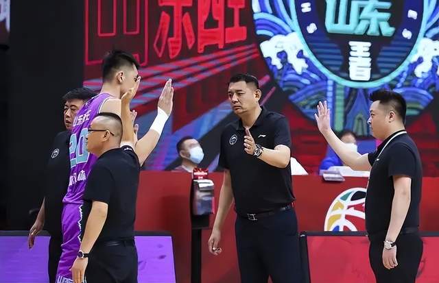 山东男篮|巩晓彬回归？山东男篮正式回应，球员大调整，外援一个不留
