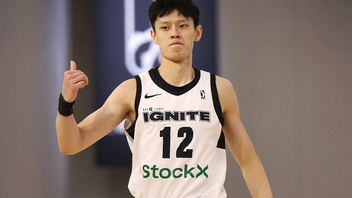 曾凡博|追梦NBA的亚洲少年！中国前锋曾凡博与韩国射手李贤重