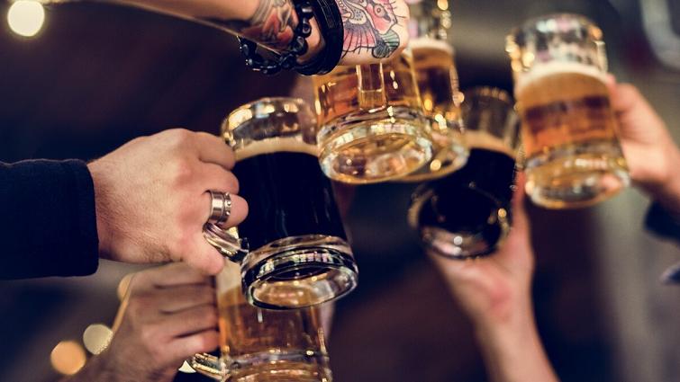 揭秘饭桌常用的解酒妙招，知道后不愁酒量不好，学起来