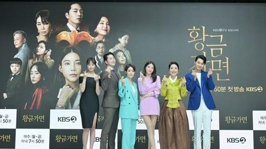 黄金面具|车艺莲在新剧《黄金面具》中与吴秀善导演重逢--\感觉像一家人\