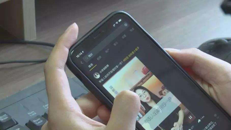 22年湖南小伙刷抖音，突然指着屏幕上一结巴女大喊：失踪29年的姐姐