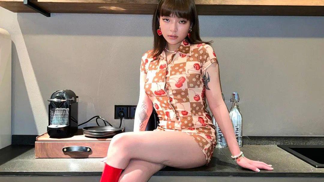 vava|贝贝在新歌中表示不听VAVA，VAVA真的是徒有“新衣”吗？