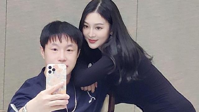 德云社|德云社烧饼清晨发文，在线撒“狗粮”，评论区画风集体跑偏