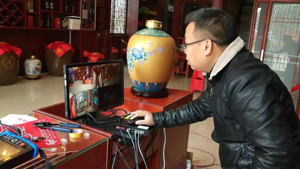 给朋友安装四个摄像头，结果年都过得不开心，别做朋友的生意