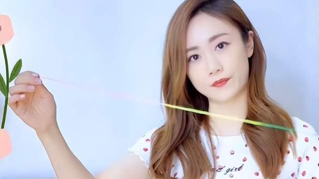 小姐姐|39岁刘芸化妆间大跳热舞！上衣太短露平坦小腹，挺胸抬臀曲线完美