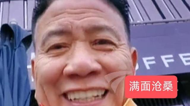 万梓良|港星在路边吃盒饭，称每天都是这样，网友：帮派大佬变慈祥老人