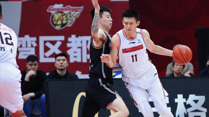 广东男篮|CBA春晚开播！辽粤大战火热上演，宏远黑白矮车轮战郭艾伦，莱多复出