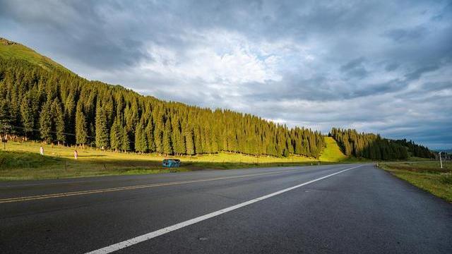 新疆维吾尔自治区|新疆这条高速正式开建，穿越风景区的观光旅游大通道