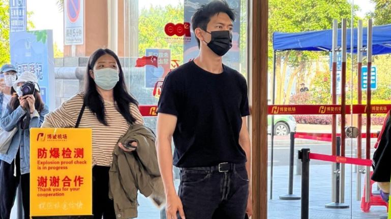 李现|30岁李现线下被拍，185cm的个头，现实中的身材比例如何？